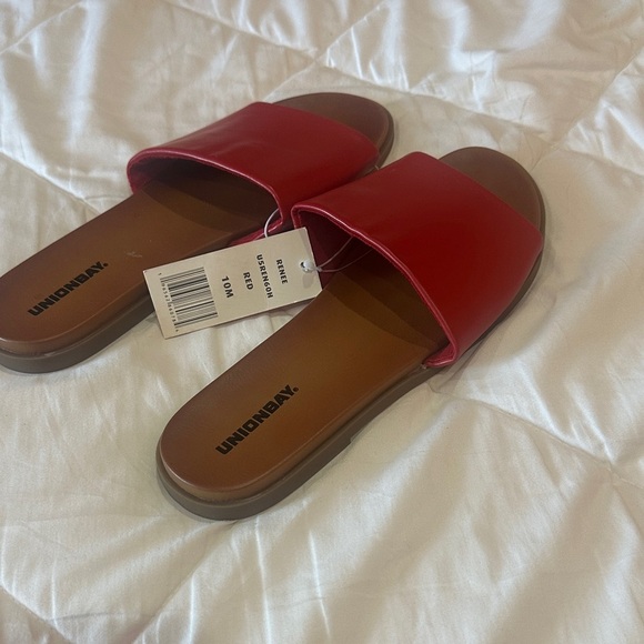 NEW UNIONBAY Women's Vibrant Red Slide Sandals size 10 - Picture 3 of 6
